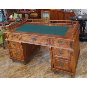 Nagy méretű, ónémet stílusú íróasztal 20. sz. eleje