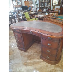 Elegáns megjelenésű vese alakú íróasztal bőr borítással