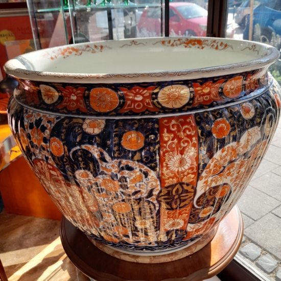 Japán Imari stílusú porcelán kaspó 19. sz. vége, 20. sz eleje