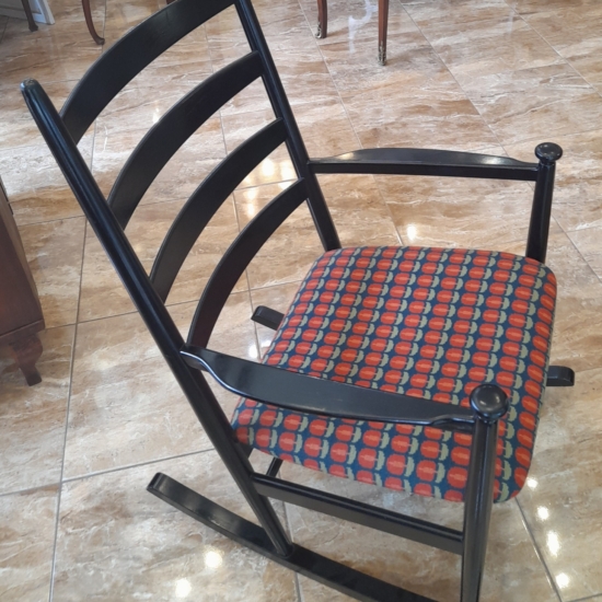 Retro dán dizájn hintaszék (60-as – 70-es évek)