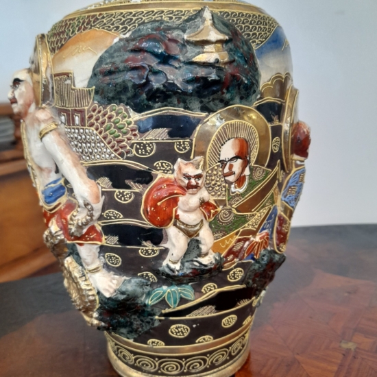 Tradicionális japán Satsuma váza (20. sz első fele)