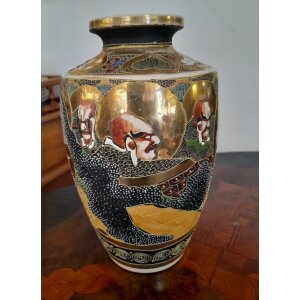 Japán Satsuma porcelánváza, kézzel festett, aranyozott dekorral