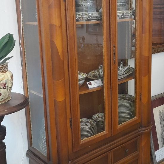Biedermeier jellegű, historizáló angol vitrin 20.sz.