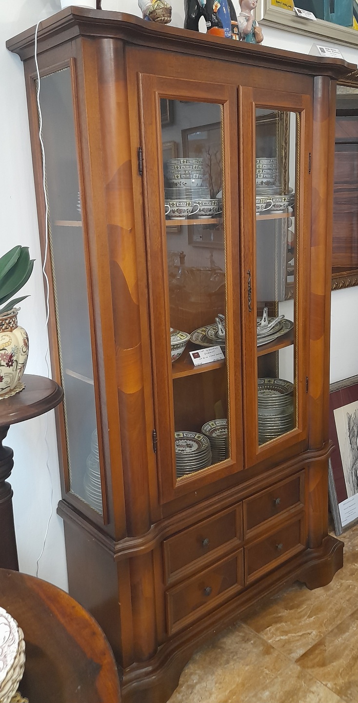 Biedermeier jellegű, historizáló angol vitrin 20.sz.