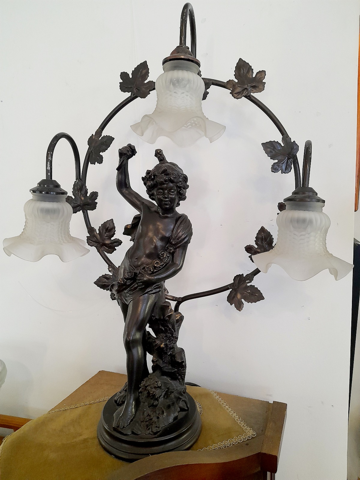 Francia historizáló asztali szoborlámpa 20. sz.